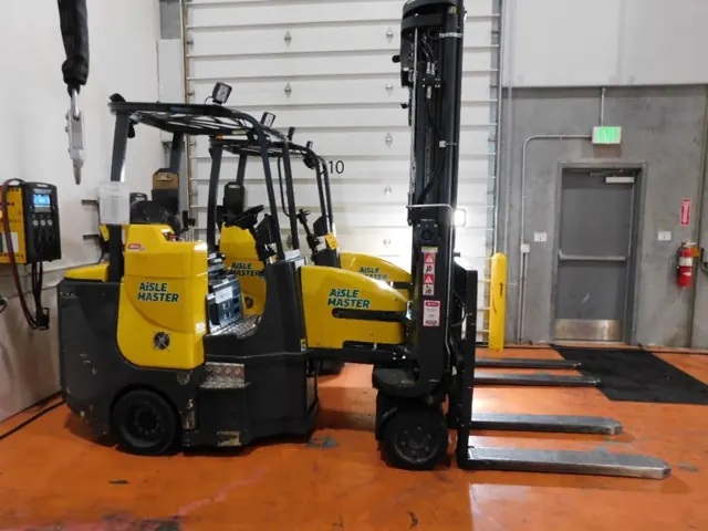 Aisle-Master articulated forklift indoors, side view