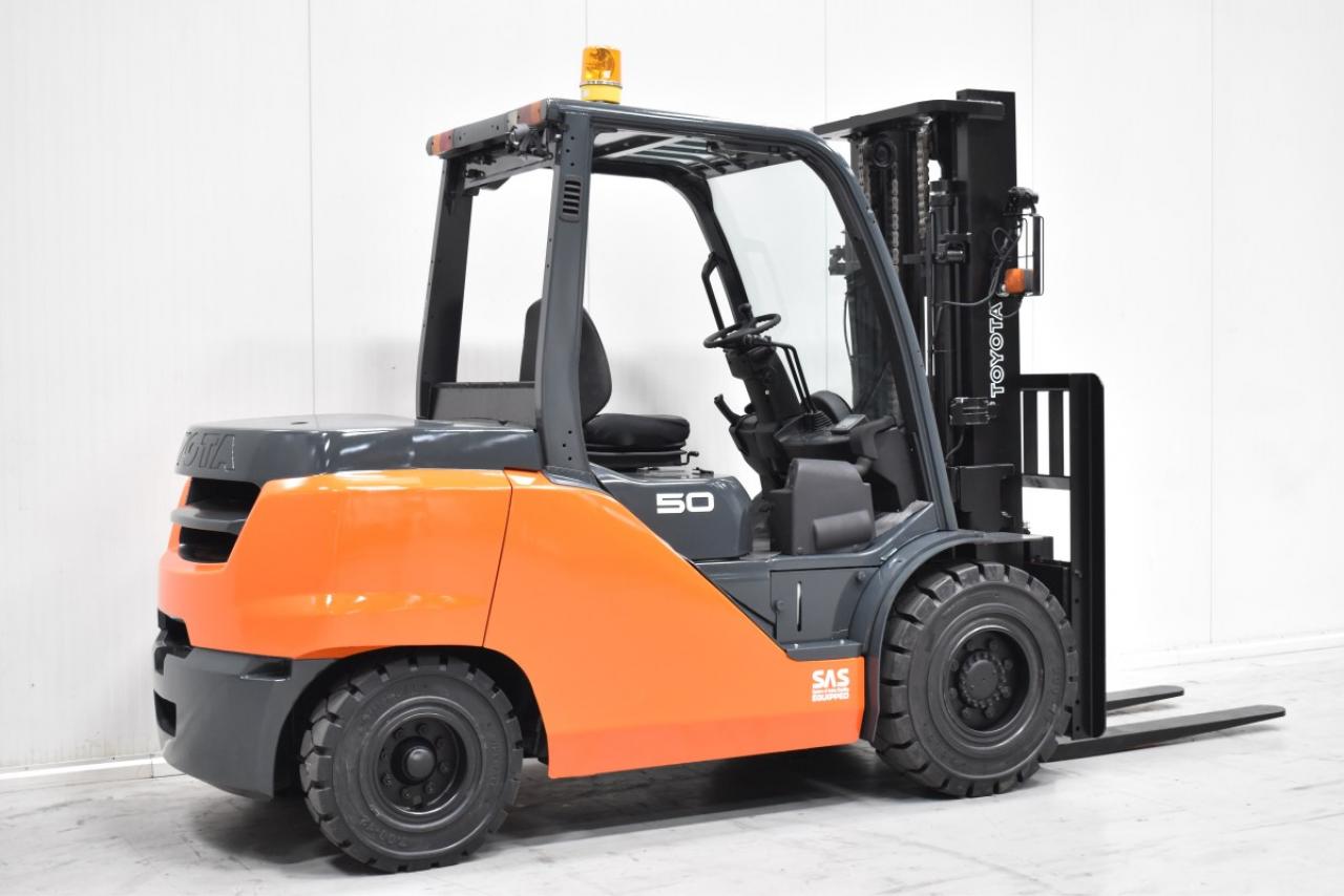 Toyota_8FD50_5000kg_3