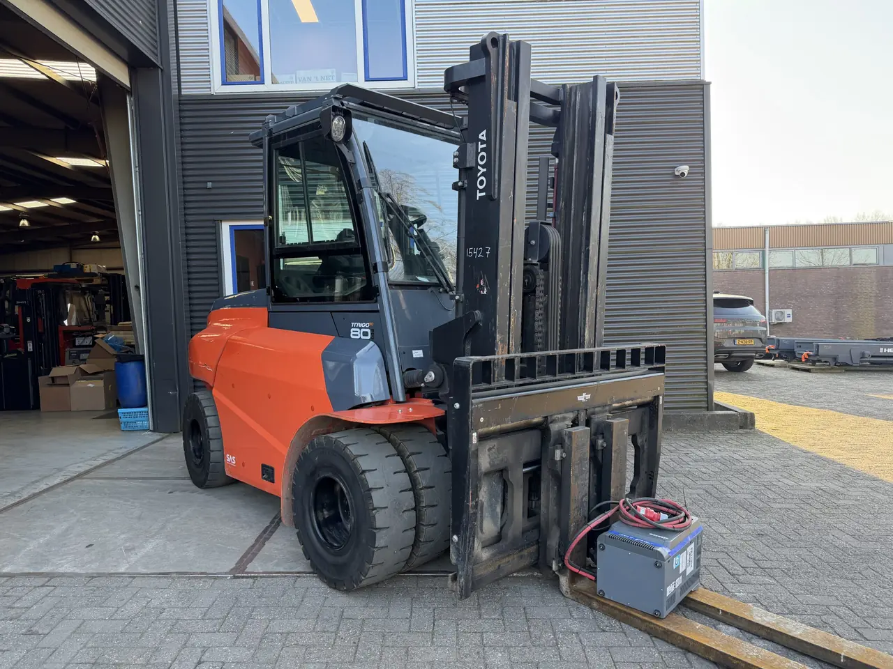Electric Forklift Batteries: Are Lithium-Ion Batteries Right for Your Fleet?