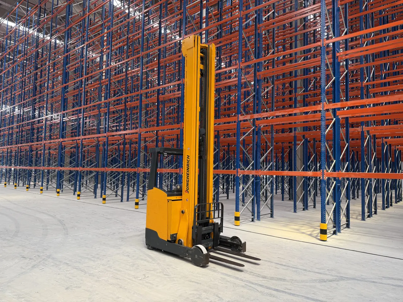 How to Maximise Vertical Warehouse Storage Space